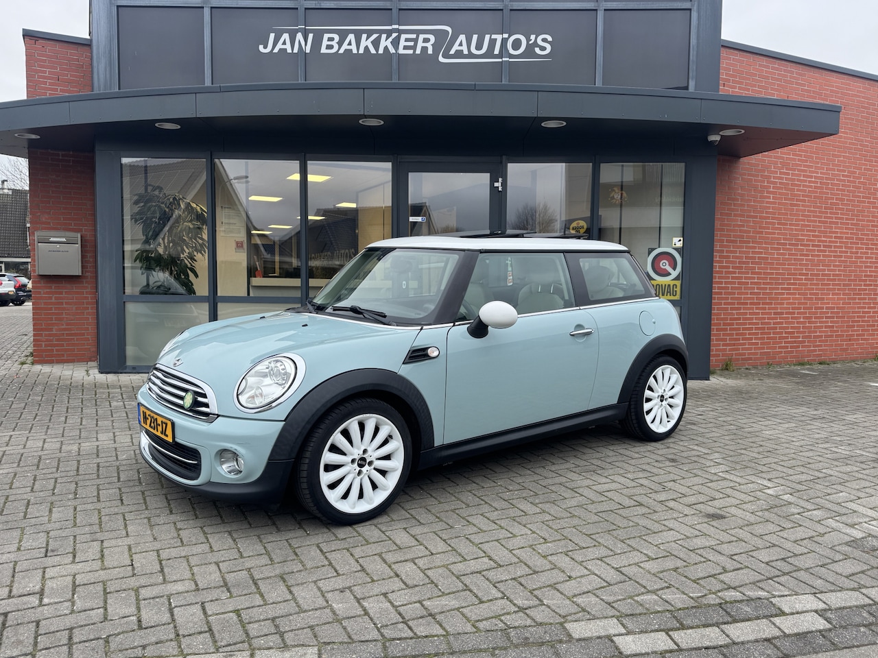 MINI Cooper - Mini 1.6 ✅ Panorama dak ✅ Leer ✅ Airco ✅ Cruise ✅ - AutoWereld.nl