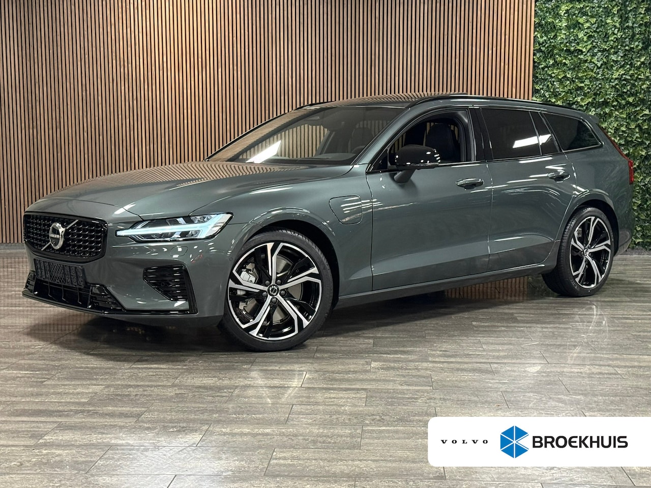 Volvo V60 - T6 AWD Recharge Ultra Dark - AutoWereld.nl