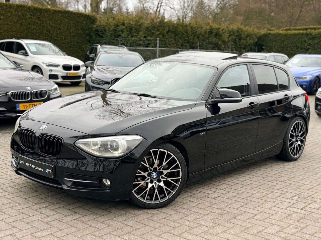 BMW 1-serie - 116i High Executive Sport|Nieuwe Ketting + Klepseals|18 inch|Xenon|Dakje|Climate control|C - AutoWereld.nl