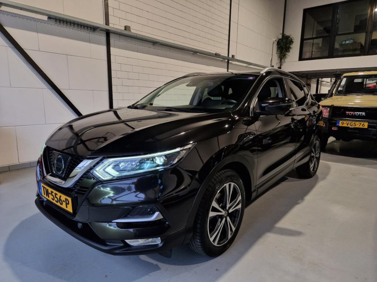 Nissan Qashqai - 1.2 Tekna Pano Leder Trekhaak 360Cam - AutoWereld.nl