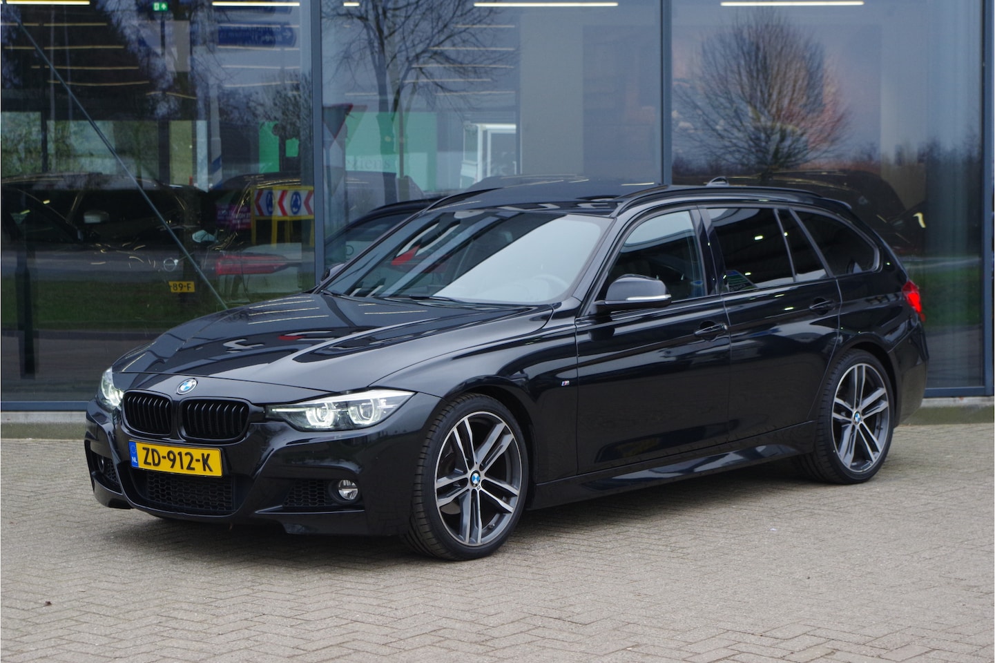 BMW 3-serie Touring - 318i Automaat M-Sport Edition, Panoramdak, LED, Sportstoelen, Leder - AutoWereld.nl