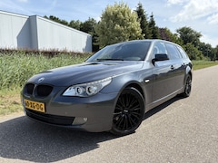 BMW 5-serie Touring - 523i Executive / AUTOMAAT / LEER / CRUISE / NAVI / STOELVERWARMING