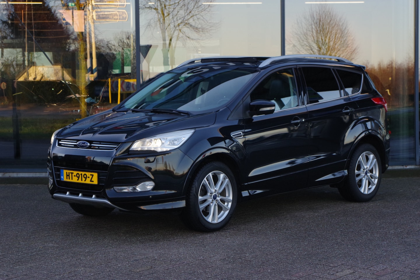Ford Kuga - 1.5 Titanium Plus 1.5 150 PK Titanium Plus, Panoramadak, Trekhaak, Xenon, Keyless, Winterpakket, Camera - AutoWereld.nl