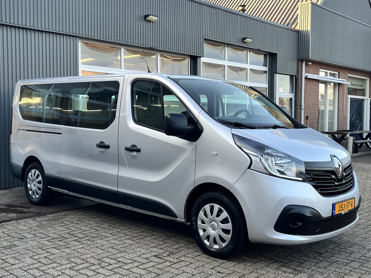 Renault Trafic Passenger - 1.6 dCi BTW / BPM VRIJ!! marge Lengte 2 Airco Cruise control Navigatie PDC 1e eigenaar Com - AutoWereld.nl