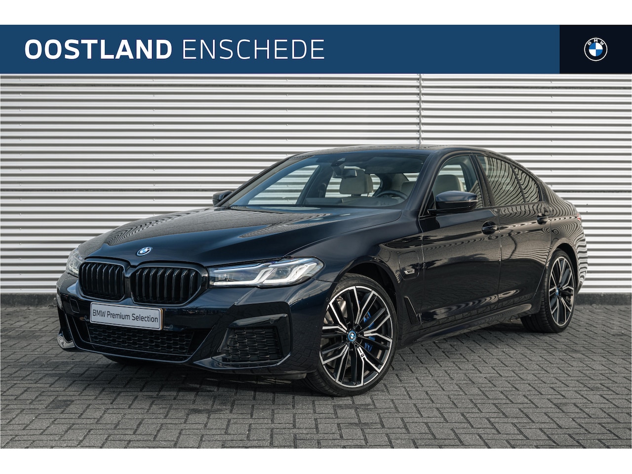 BMW 5-serie - 545e xDrive High Executive M Sport Automaat / Schuif-kanteldak / Laserlight / Achteruitrij - AutoWereld.nl