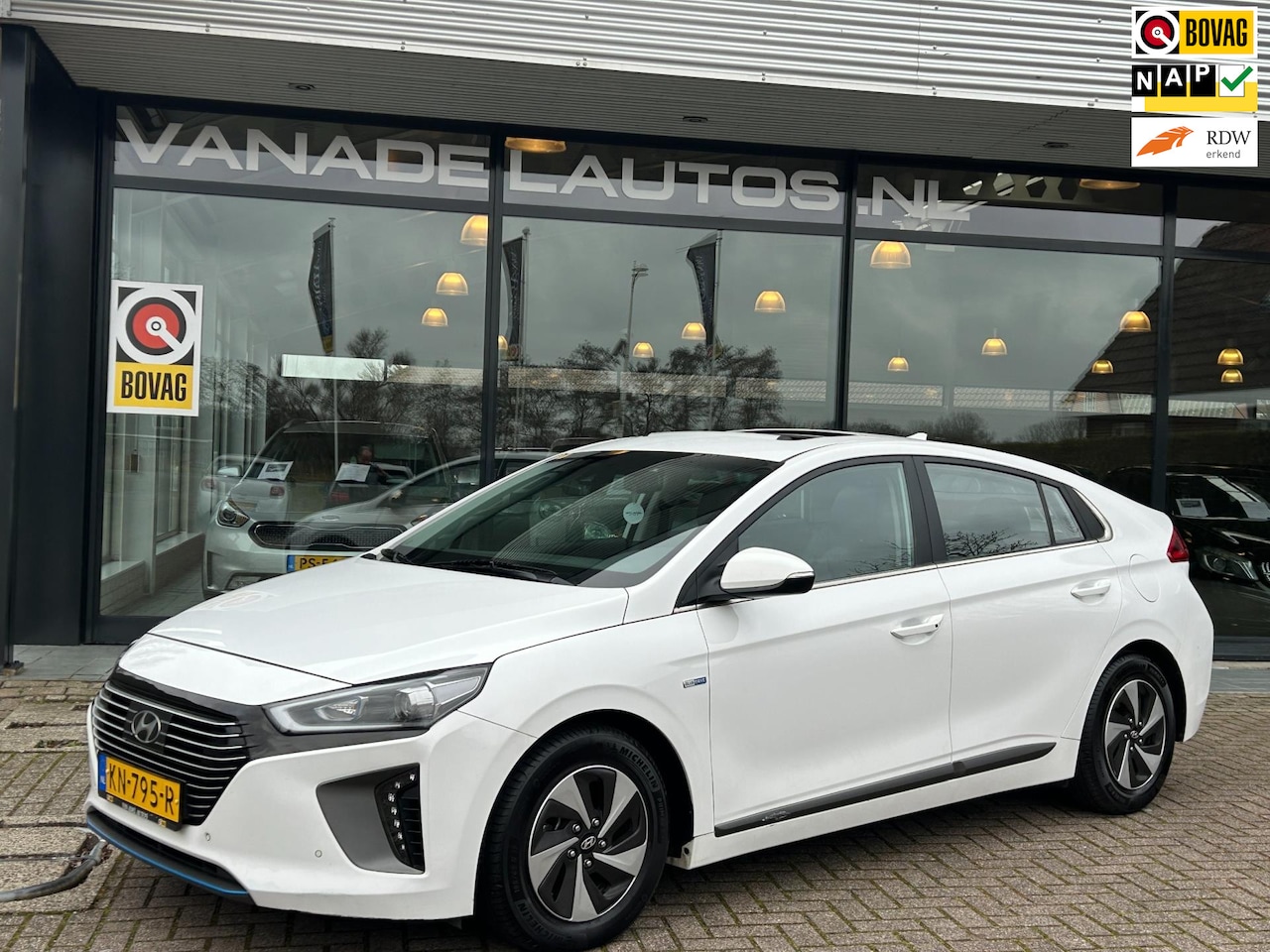 Hyundai IONIQ - 1.6 GDi First Edition Aut. 1e Eig! Schuif/Kanteldak Leer NAP NL-Auto Dealeronderhouden! - AutoWereld.nl