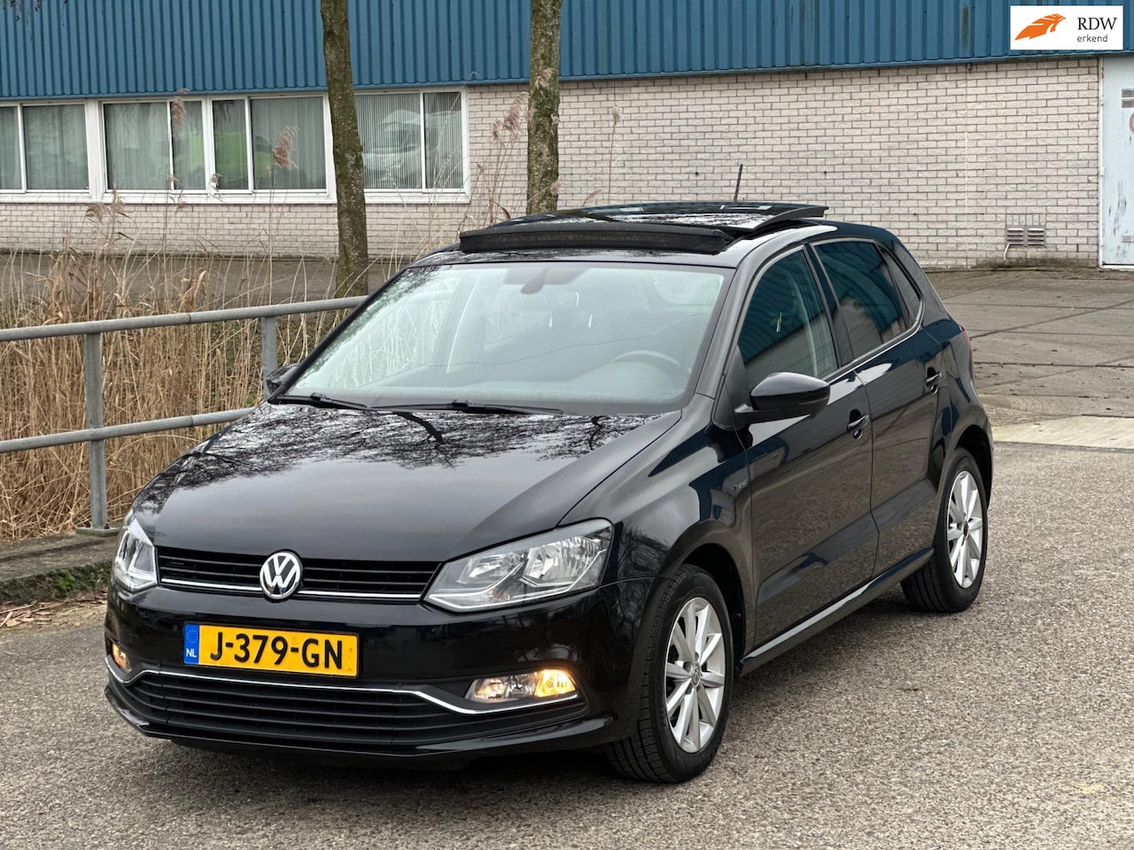Volkswagen Polo - 1.2 TSI Highline!2015!PDC!Panoramadak!LM.velgen! - AutoWereld.nl