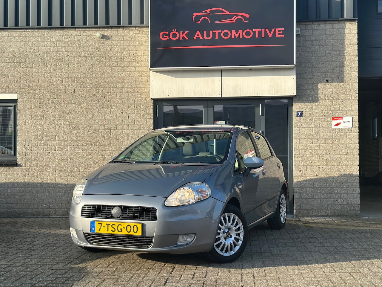 Fiat Grande Punto - 1.4 Active / APK / Airco / PDC / 5 Deurs - AutoWereld.nl