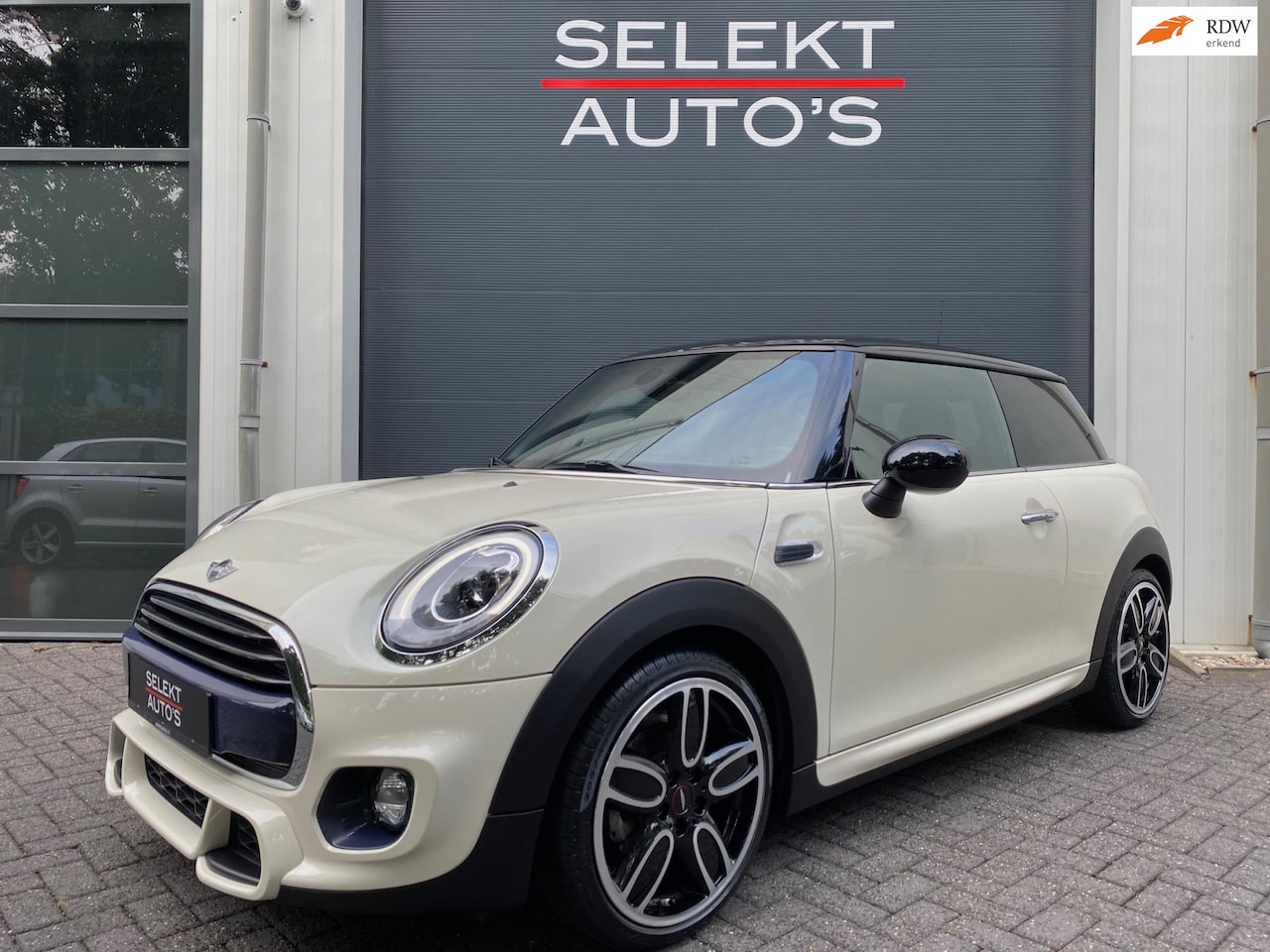 MINI John Cooper Works - Mini 1.5 Cooper NAP Xenon/LED/18 Inch/Airco/Cruise Control/Leder/Navigatie/Bluetooth/PDC/U - AutoWereld.nl