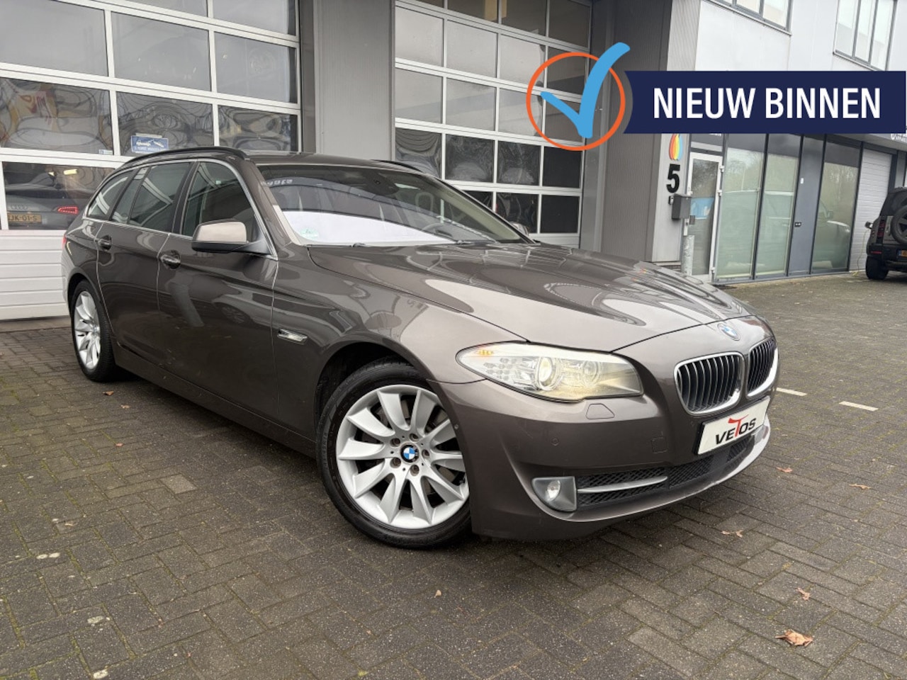 BMW 5-serie Touring - 528xi High Luxury / FULL OPTIONS/ HUD/ NACHTCAMERA! - AutoWereld.nl
