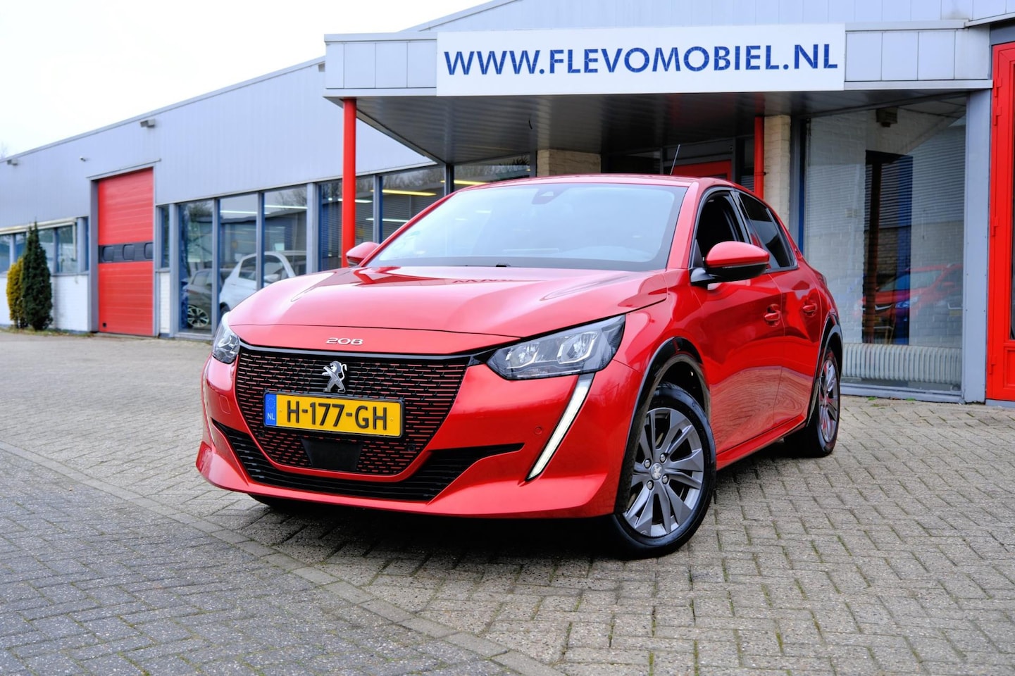 Peugeot e-208 - EV Allure 50 kWh Aut. Half Leder|Clima|LED|Camera|Navi - AutoWereld.nl