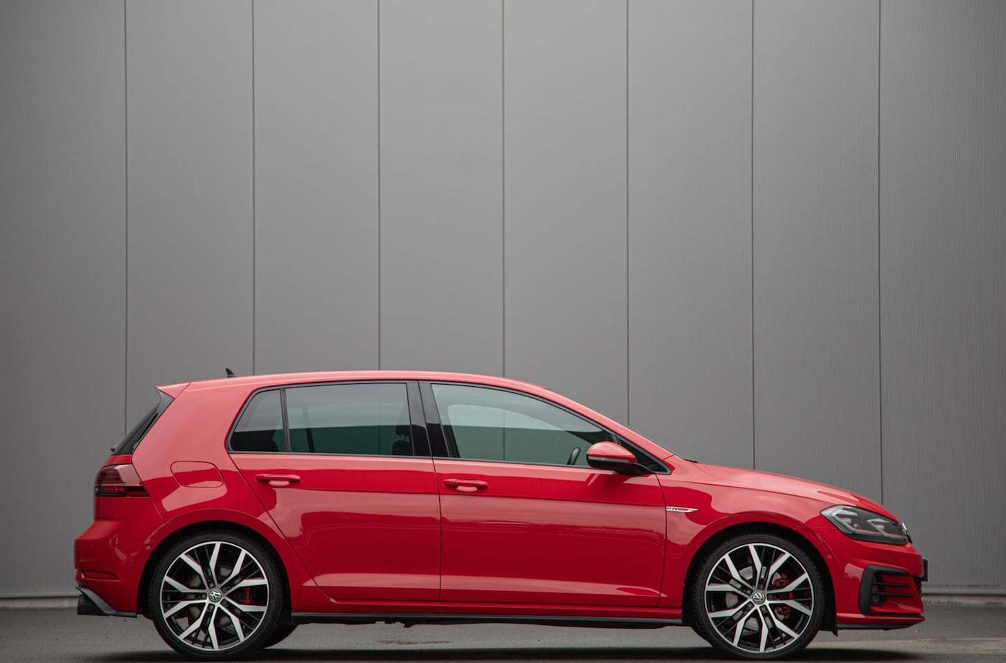 Volkswagen Golf - 2.0 TSI GTI 230PK|LED|Trekhaak|Tornado Red - AutoWereld.nl