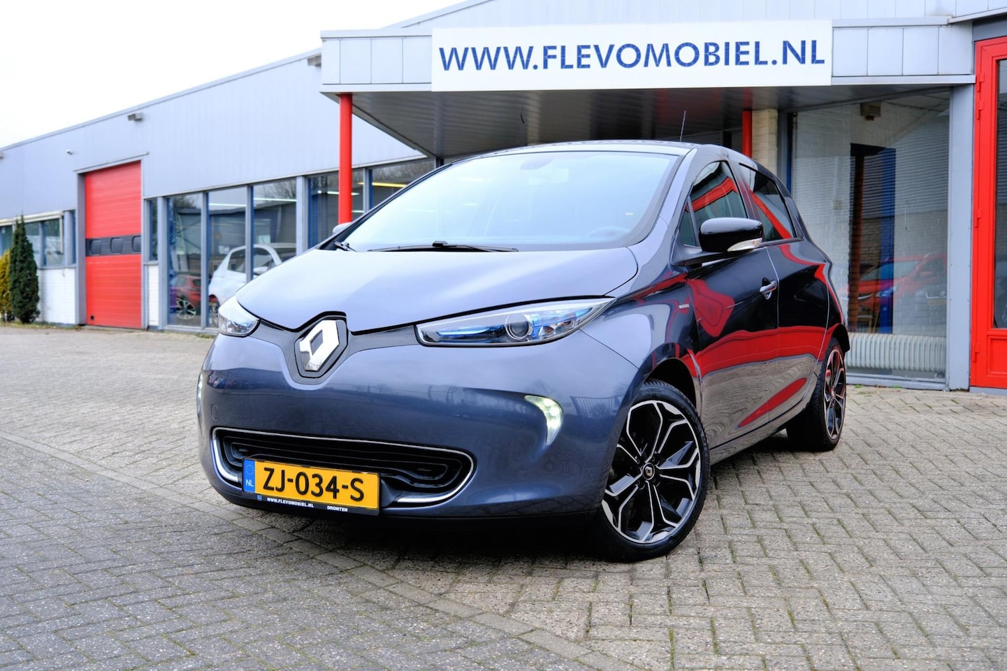 Renault Zoe - R110 Iconic 41 kWh (Huur Accu) Aut. Half Leder|Clima|R-Link|Bose|DAB+ - AutoWereld.nl