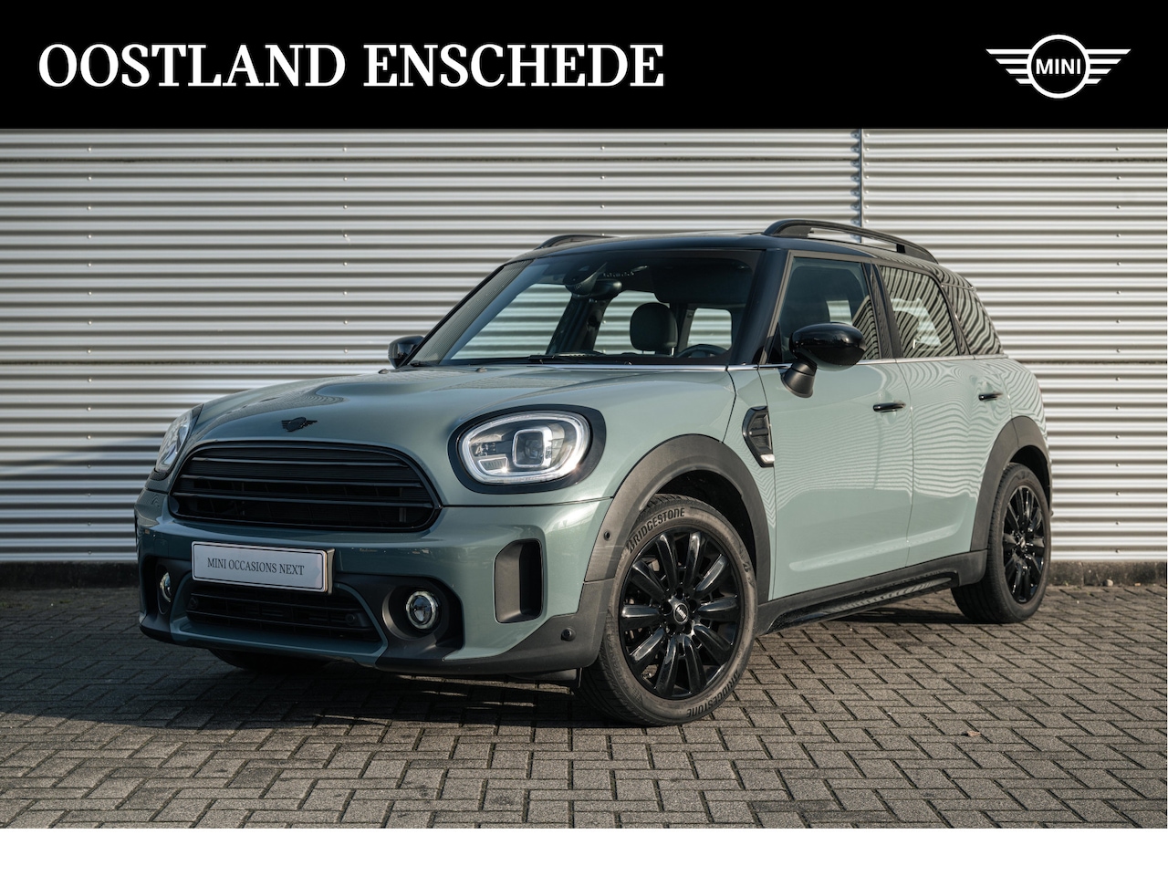 MINI Countryman - Cooper Classic Automaat / Panoramadak / Achteruitrijcamera / Active Cruise Control / Head- - AutoWereld.nl