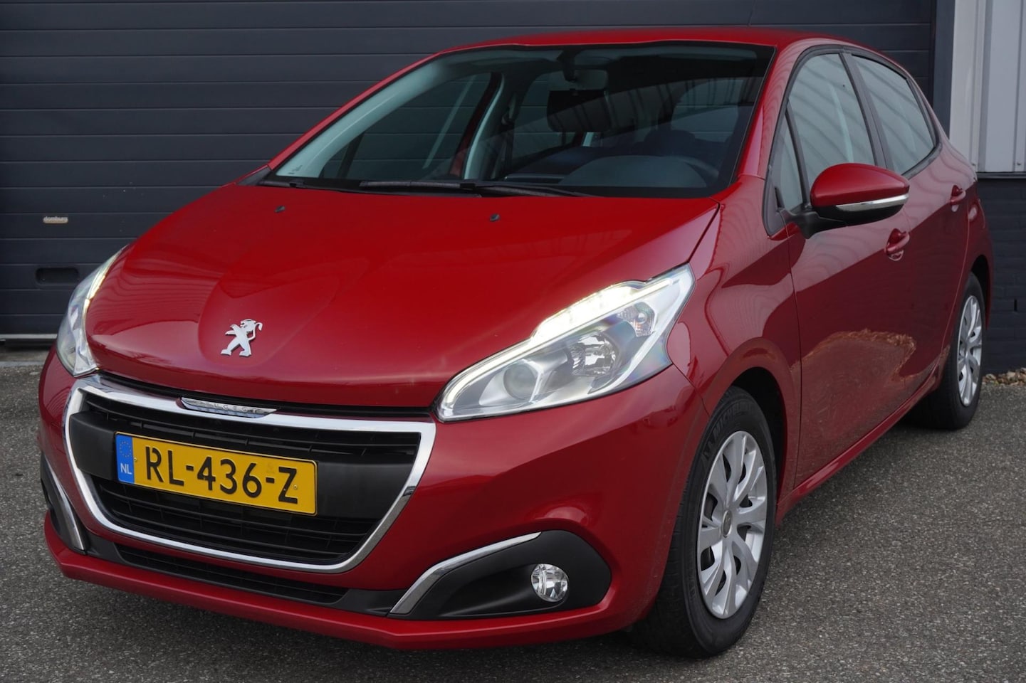 Peugeot 208 - 1.2 PureTech Blue Lion | Navigatie | Bluetooth Telefonie - AutoWereld.nl