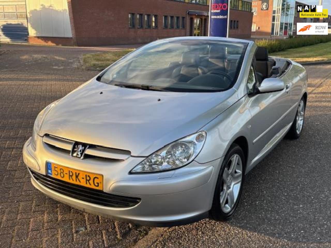 Peugeot 307 CC - 2.0-16V ECC Audio/CD Electr. pakket LMV 17" Leder Sportstoelen ABS ESP Cruisecontrol Deale - AutoWereld.nl