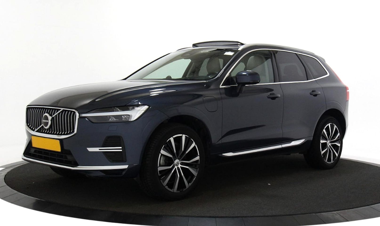 Volvo XC60 - 2.0 T6 AWD Recharge Long Range 293kW/399pk Aut8 Ultimate Bright LUCHTVERING + BOWERS&WILKI - AutoWereld.nl
