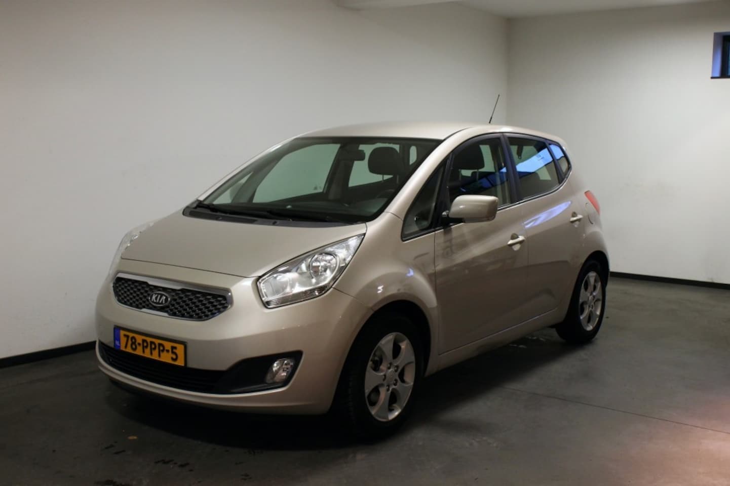 Kia Venga - 1.6 CVVT X-ecutive 1.6 CVVT X-ECUTIVE, Airco, Automaat - AutoWereld.nl