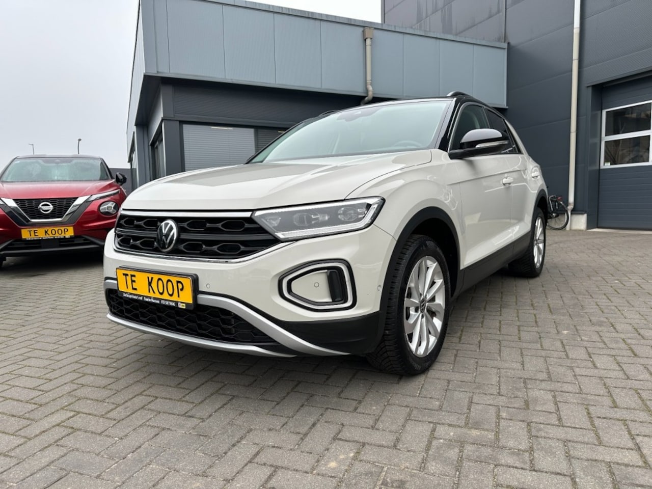 Volkswagen T-Roc - 1.5 TSi Automaat 150 PK Navi. Camera stoelverw. - AutoWereld.nl