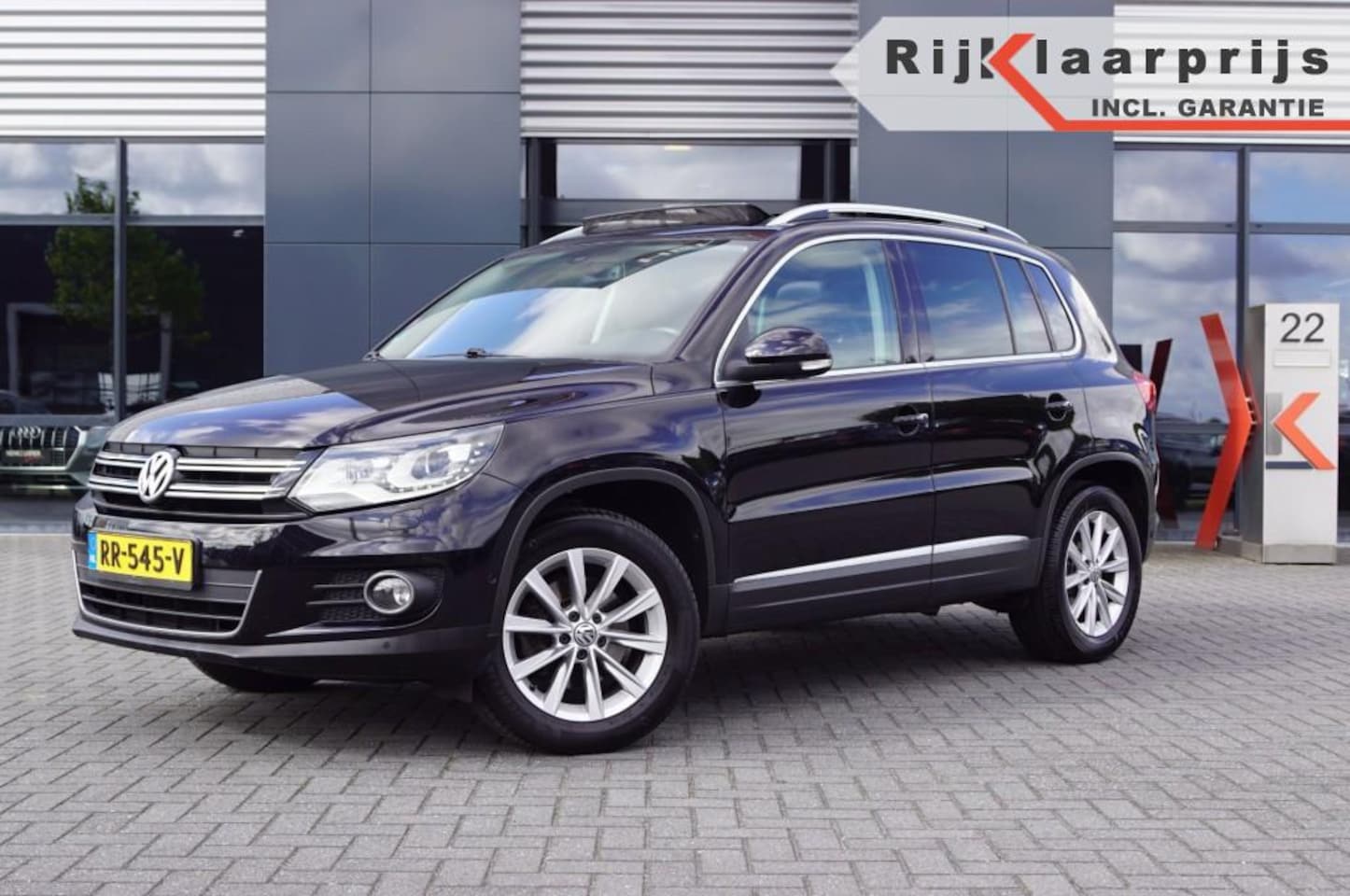 Volkswagen Tiguan - 14 TSI Sport en Style /Panodak /  Leer / Navi / Trekhaak afnb. / Xenon - AutoWereld.nl