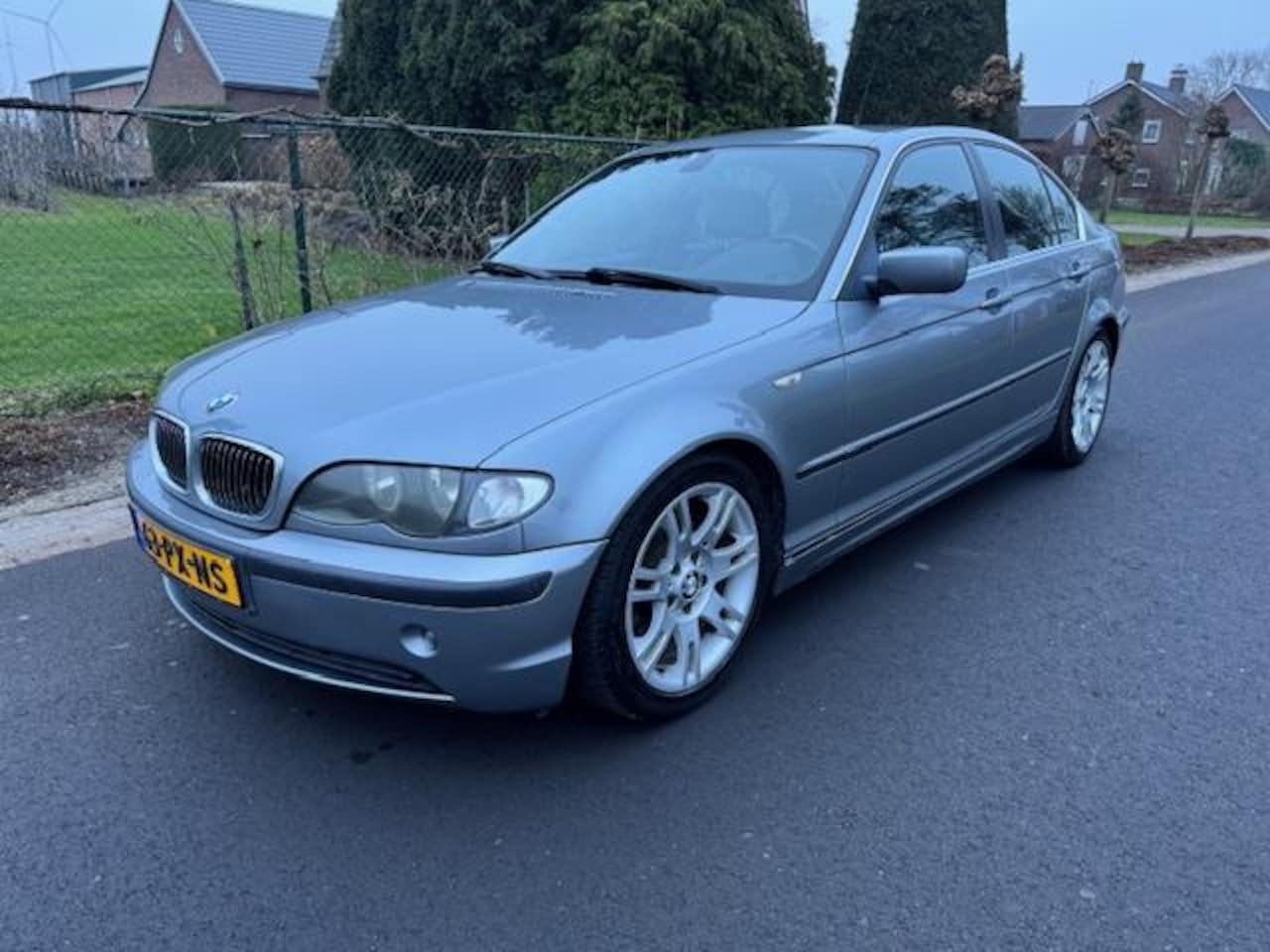BMW 3-serie - 320i Special Edition AIRCO / LEER / NAVI / APK 10-2026 - AutoWereld.nl