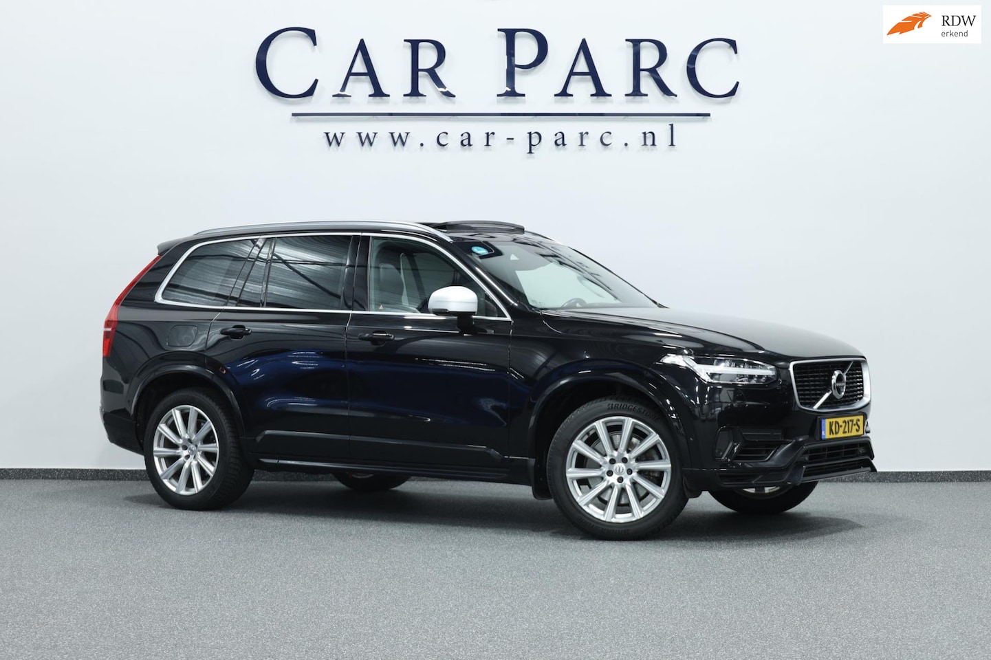 Volvo XC90 - 2.0 T8 Twin Engine AWD R-Design BROWERS & WILKINS/PANO/LEER+S.VERWARMING+MEMORY/360/HUD/LI - AutoWereld.nl