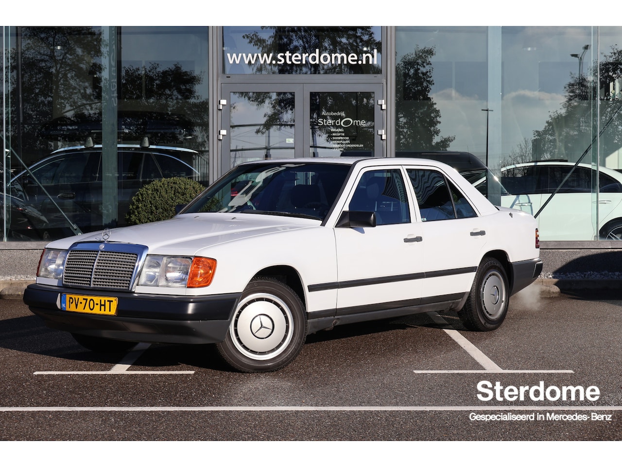 Mercedes-Benz 200-500 (W124) - 260 E l 6 Cilinder l Nederlandse Auto l Boekjes l Afneembare trekhaak l Zeer nette Staat l - AutoWereld.nl
