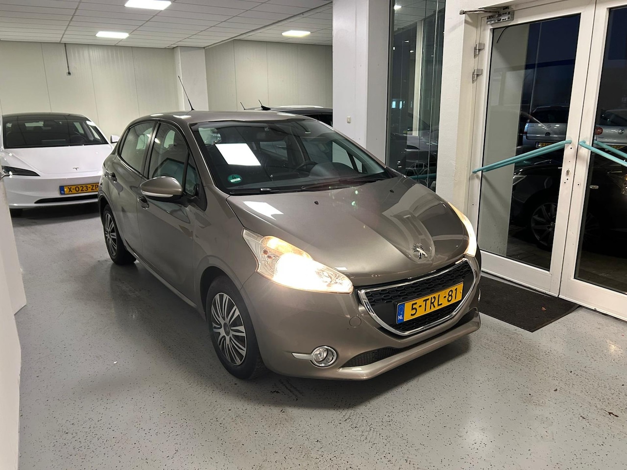 Peugeot 208 - 1.2 VTi Envy |Airco|PDC|NAP| - AutoWereld.nl