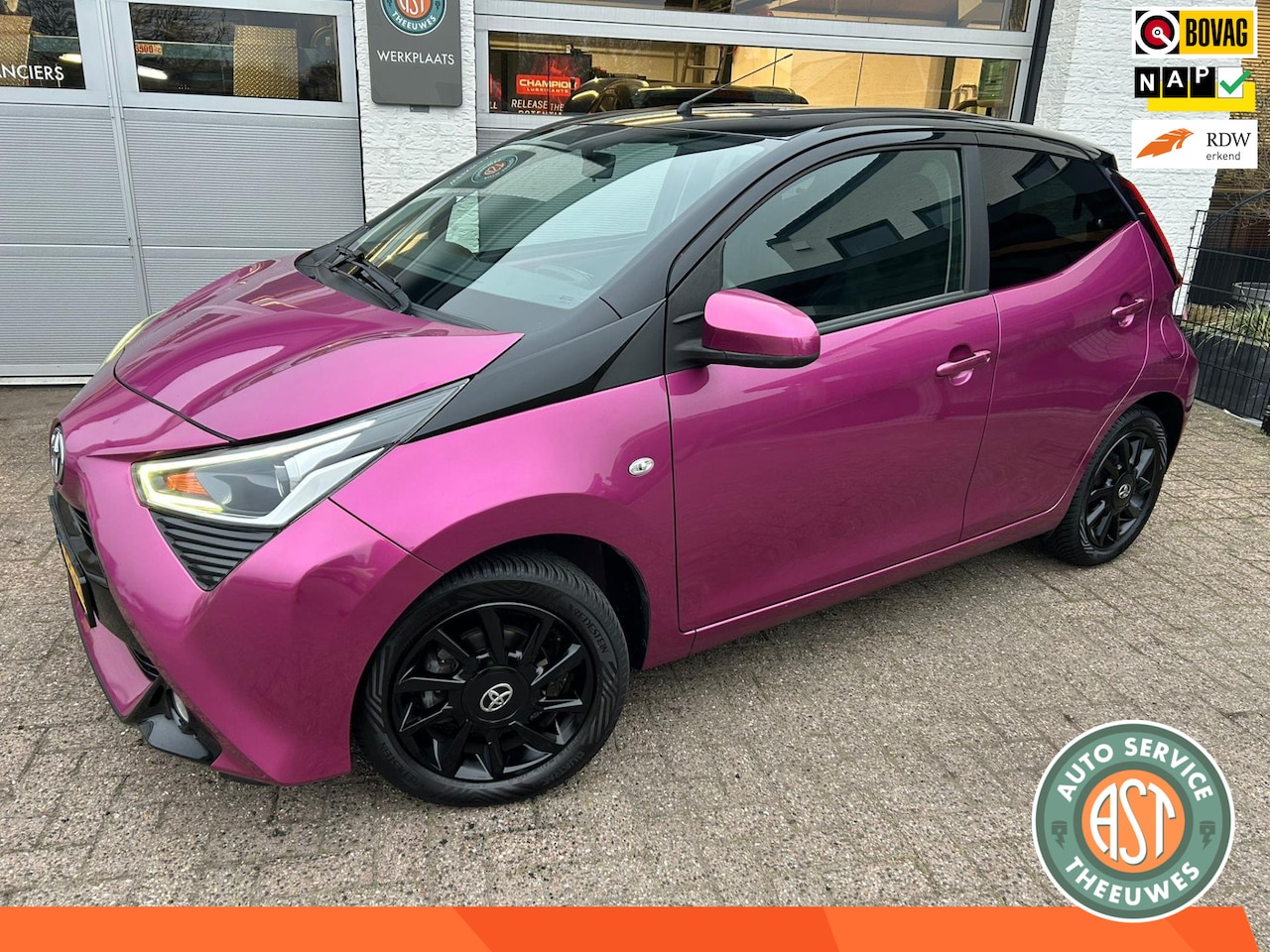 Toyota Aygo - 1.0 VVT-i x-cite 2-TONE|NAVI|CAMERA|TREKHAAK|NAP - AutoWereld.nl