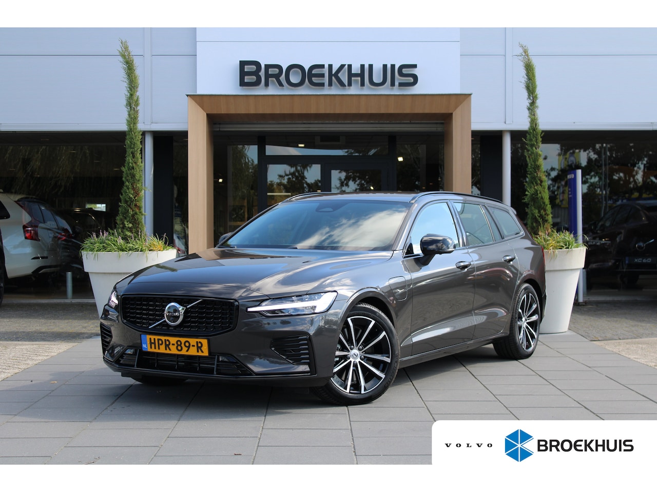 Volvo V60 - T6 AWD Plus Dark trekhaak |  360 camera | Stoel + Stuurverwarming | Harman Kardon | - AutoWereld.nl