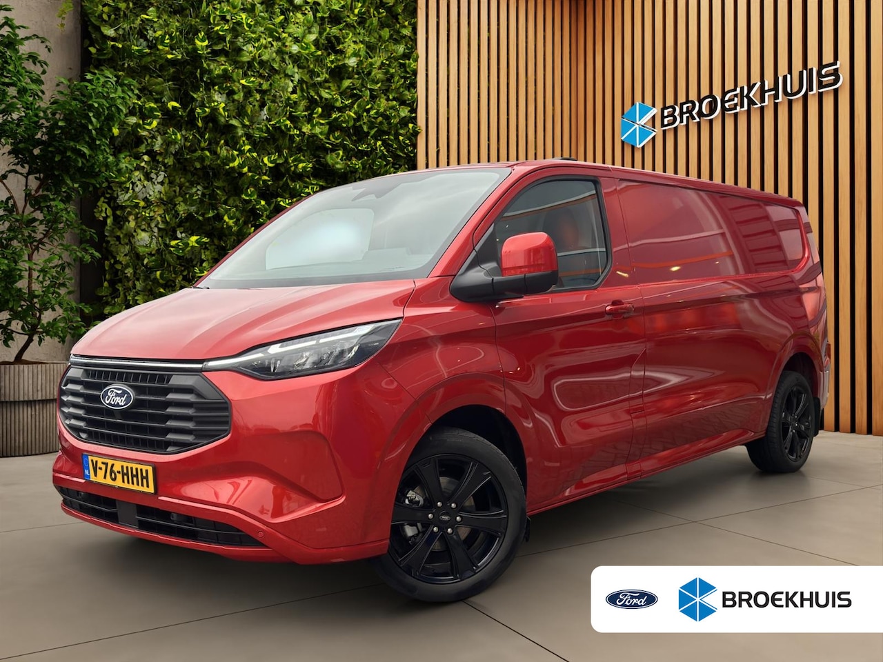 Ford Transit Custom - 320 2.5 Plug in Hybrid L2H1 Limited | 19'inch LM | Trekhaak inklapbaar | Achteruitrijcamer - AutoWereld.nl