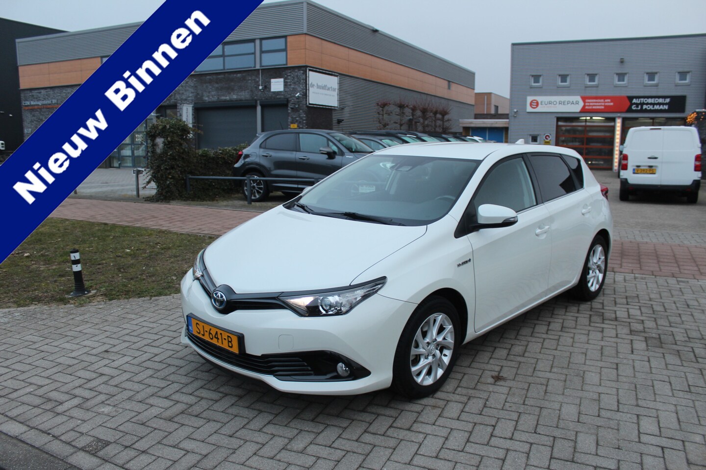 Toyota Auris - 1.8 Hybrid Dynamic Clima-Cruise-Navi-Camera Trekhaak 41.000 Km !! - AutoWereld.nl