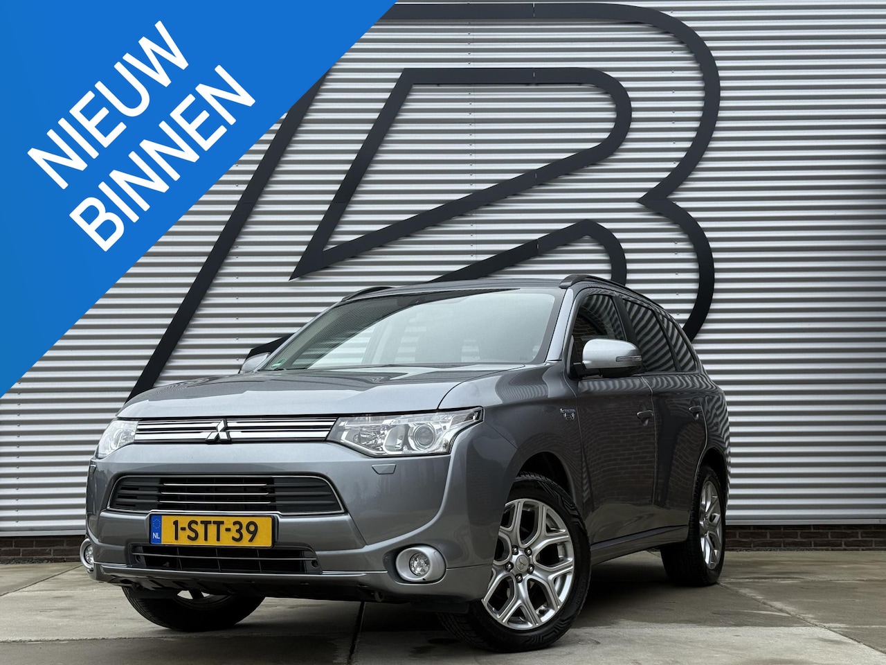 Mitsubishi Outlander - 2.0 PHEV Instyle Navi,Pano,Camera,Clima,Cruise,Trekhaak,Leder,Dealer Onderhouden,N.A.P,APK - AutoWereld.nl