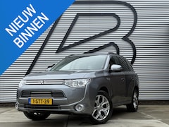 Mitsubishi Outlander - 2.0 PHEV Instyle Navi, Pano, Camera, Clima, Cruise, Trekhaak, Leder, Dealer Onderhouden, N