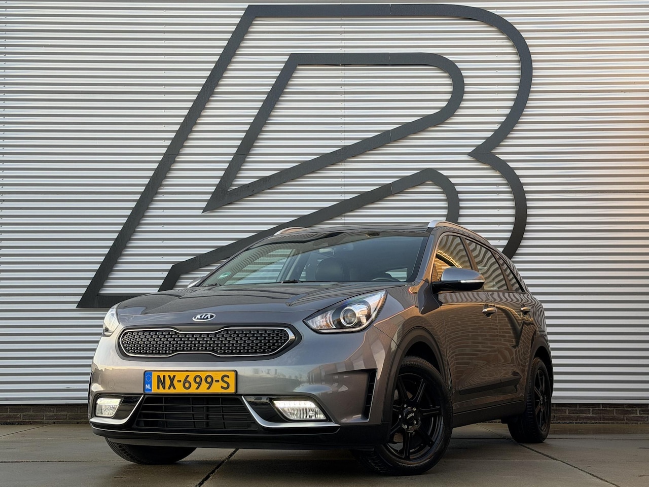 Kia Niro - 1.6 GDi Hybrid First Edition 2e Eigenaar,Navi,Camera,Clima,Cruise,PDC,Dealer Onderhouden,N - AutoWereld.nl