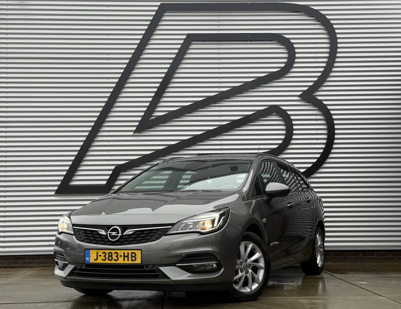 Opel Astra Sports Tourer - 1.2 Business Edition 2e Eigenaar,Apple Carplay,Airco,Camera,Cruise,PDC,Trekhaak,N.A.P,APK - AutoWereld.nl