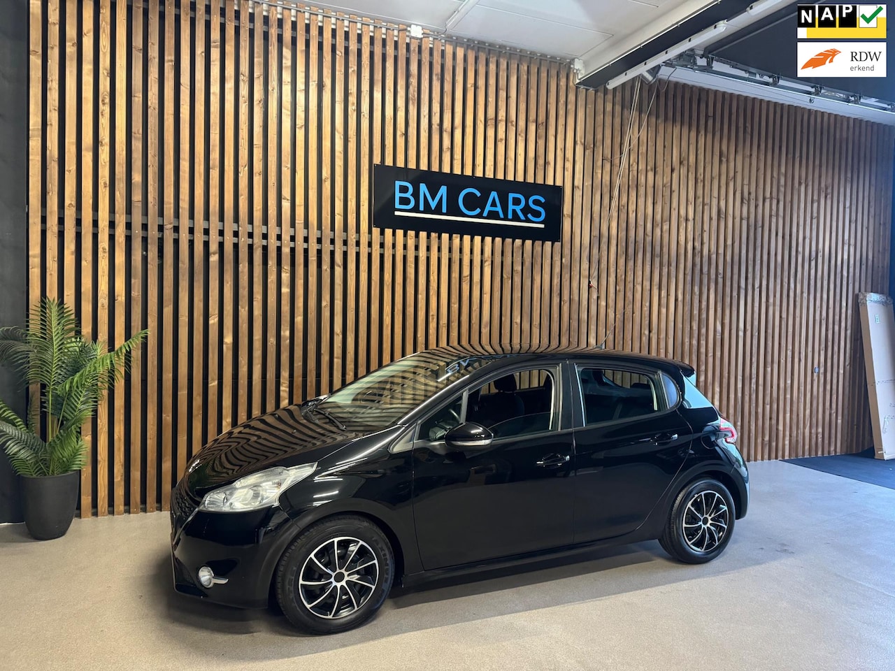 Peugeot 208 - 1.2 e-VTi Active AUTOMAAT,Airco,Navigatie - AutoWereld.nl