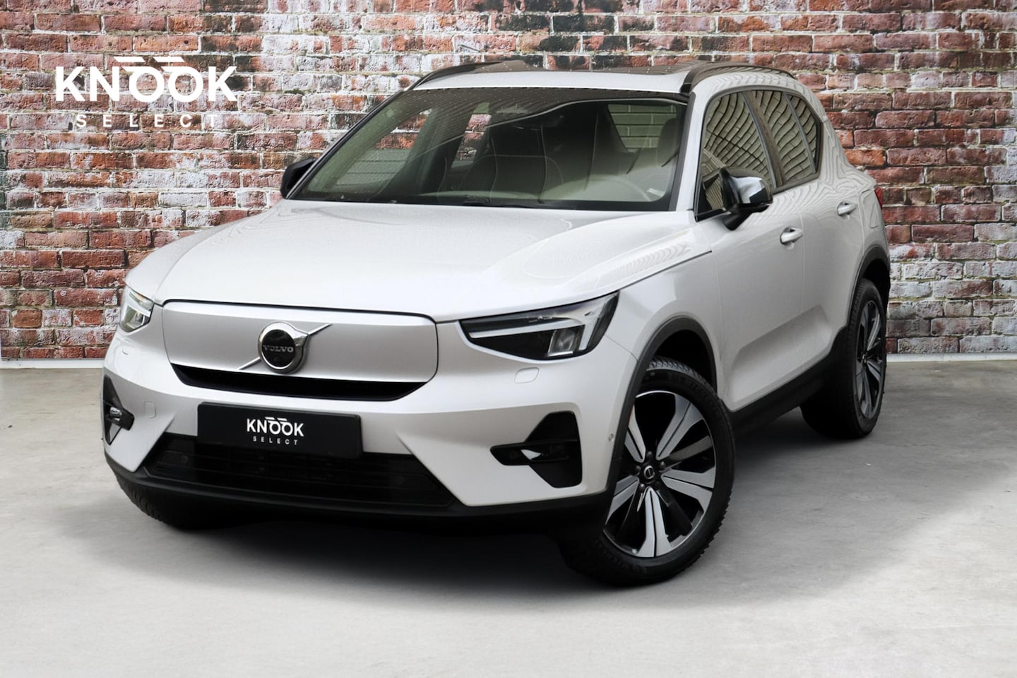 Volvo XC40 - Recharge Twin Ultimate 78 kWh / Panoramadak / Stoelverwarming / Parkeersensoren voor+achte - AutoWereld.nl