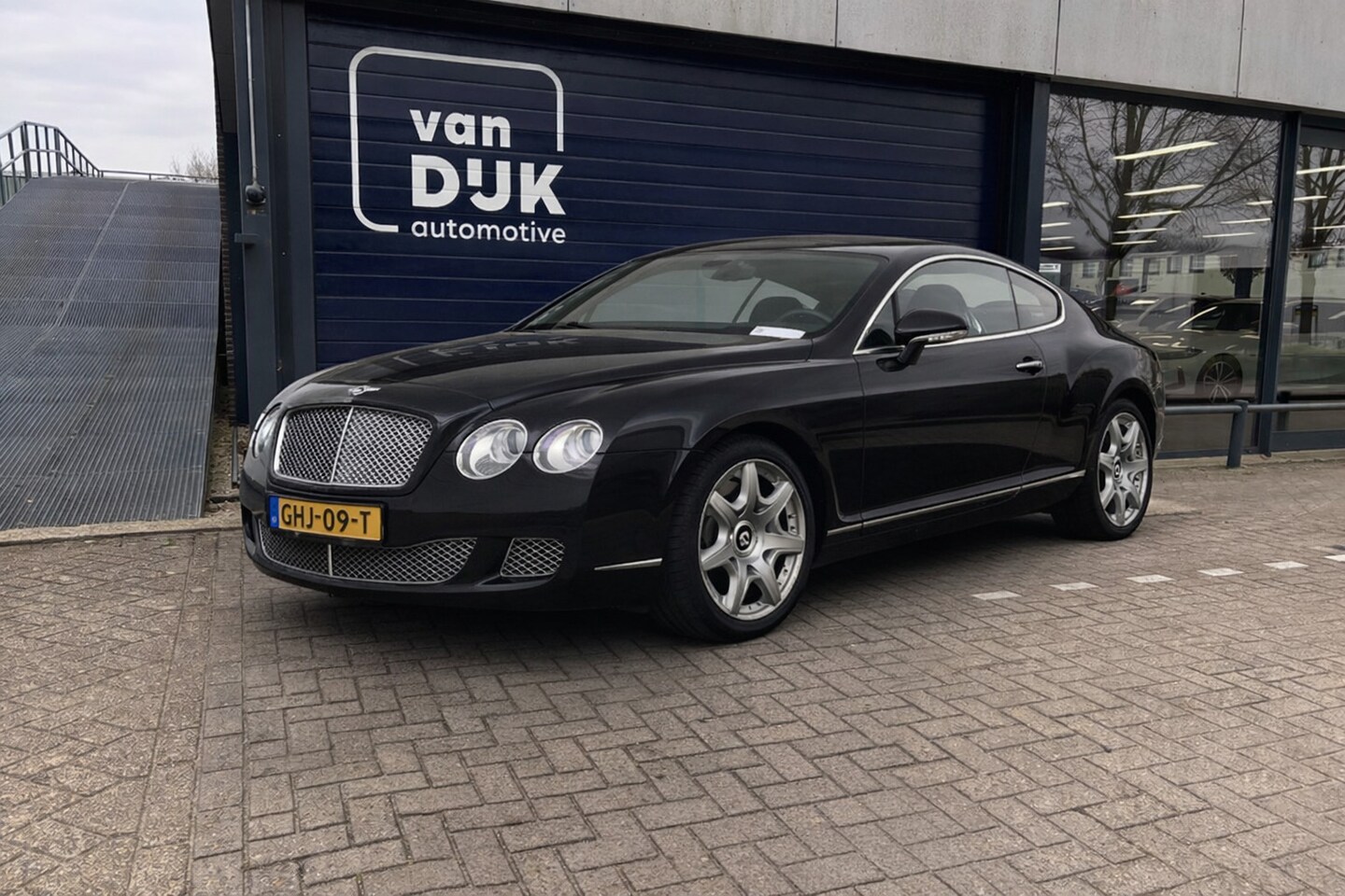 Bentley Continental GT - 6.0 W12 YOUNGTIMER LEDEREN BEKLEDING / DASHBOARD / HEMEL 20 INCH VELGEN LUCHTVERING MASSAG - AutoWereld.nl