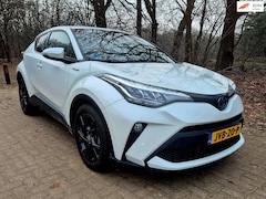 Toyota C-HR - 1.8 Hybrid Dynamic . Camera. 18 inch . Apple carplay