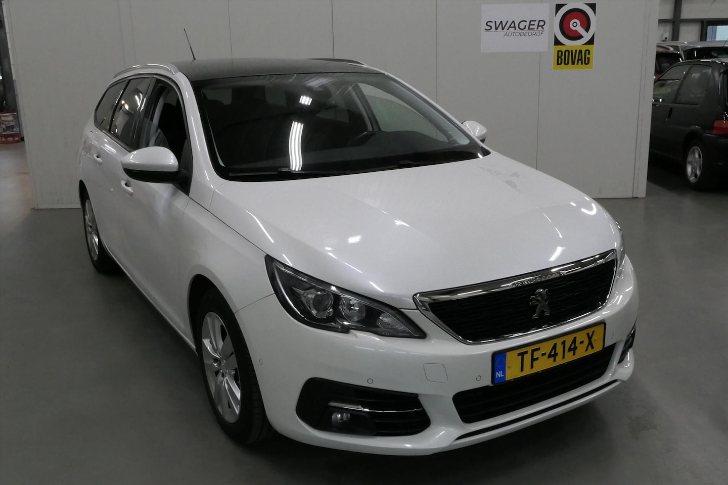 Peugeot 308 - 1.2 PureTech 110pk Blue Lease Executive(Goed onderhouden) - AutoWereld.nl