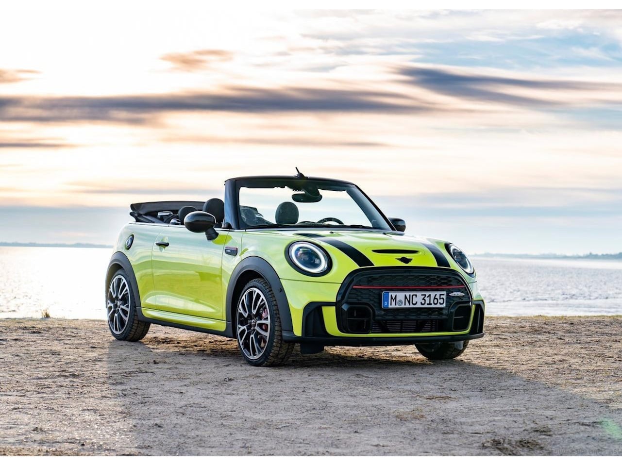MINI Cabrio - Mini 2.0 John Cooper Works JCW Pack F1 231pk Mellow Yellow/bomvol/Uniek - AutoWereld.nl