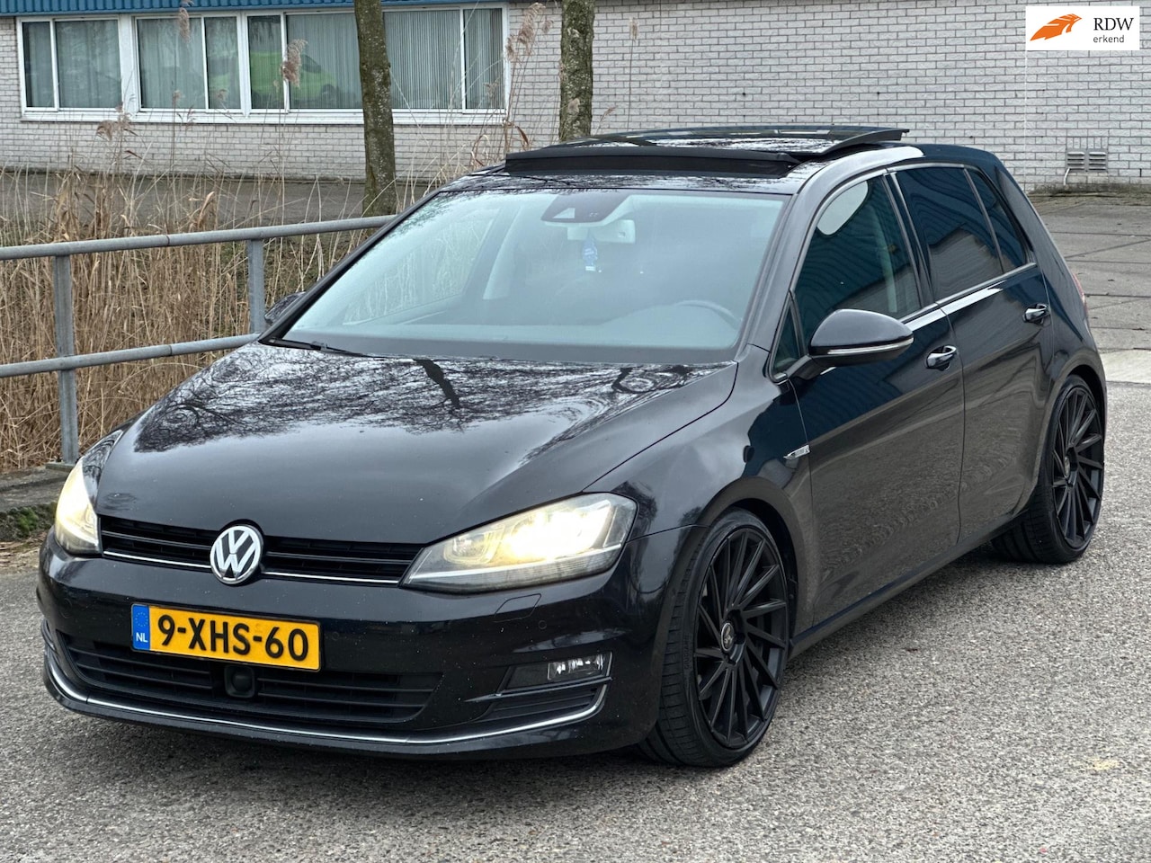 Volkswagen Golf - 1.4 TSI ACT Highline!panodak!DSG!leer!19”!keyless! - AutoWereld.nl