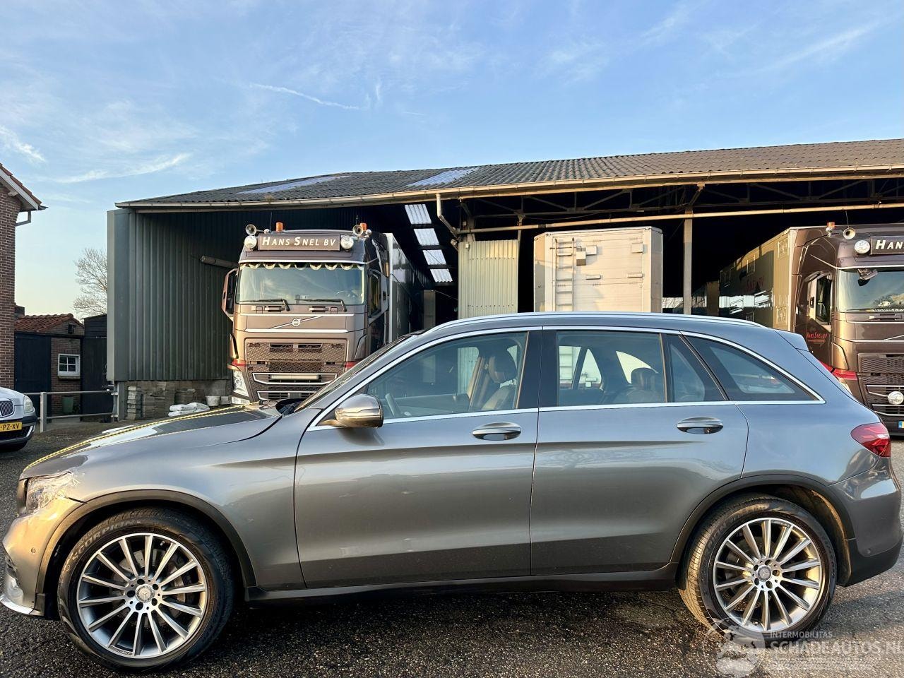 Mercedes-Benz GLC-klasse - 220d 170pk 9-traps aut + f1 4Matic AMG - pano - nap - navi - camera - 20 inch - trekh - el - AutoWereld.nl