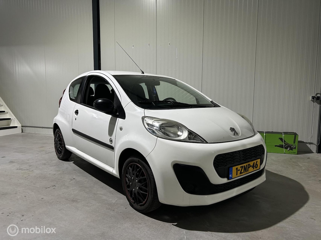 Peugeot 107 - 1.0 Access Accent 64 Editie - AutoWereld.nl