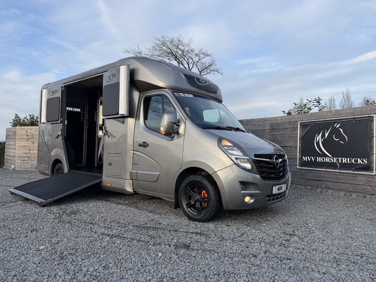 Opel Movano - PAARDENWAGEN | HORSETRUCK | STX | STALLION 5XL | 2021 | HENGST | DUB CAB | 5-SEAT | 170PK - AutoWereld.nl