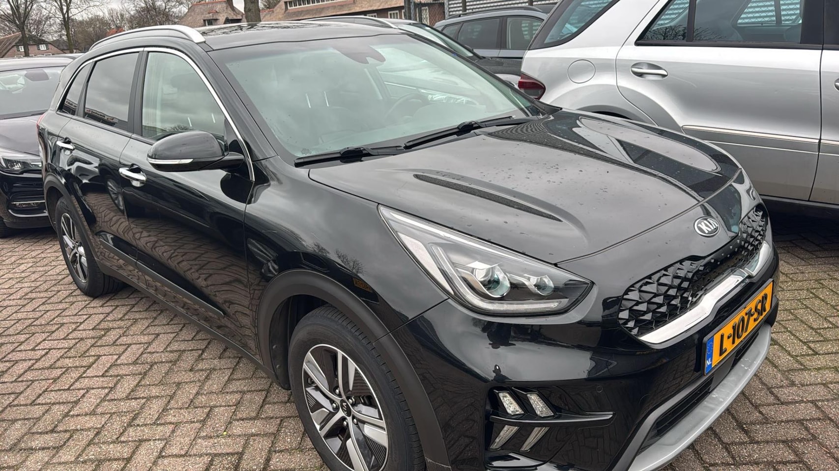 Kia Niro - 1.6 GDi Hybrid DynamicPlusLine Automaat | Airco | Navigatie | Camera | Carplay | Inruil mo - AutoWereld.nl