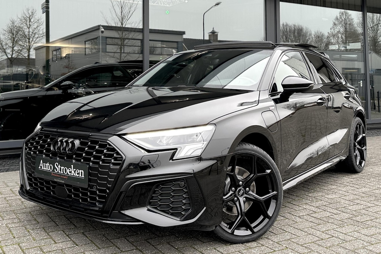 Audi A3 Sportback - 40 TFSIe S-Line Black Leder Panorama B&O Sfeer - AutoWereld.nl