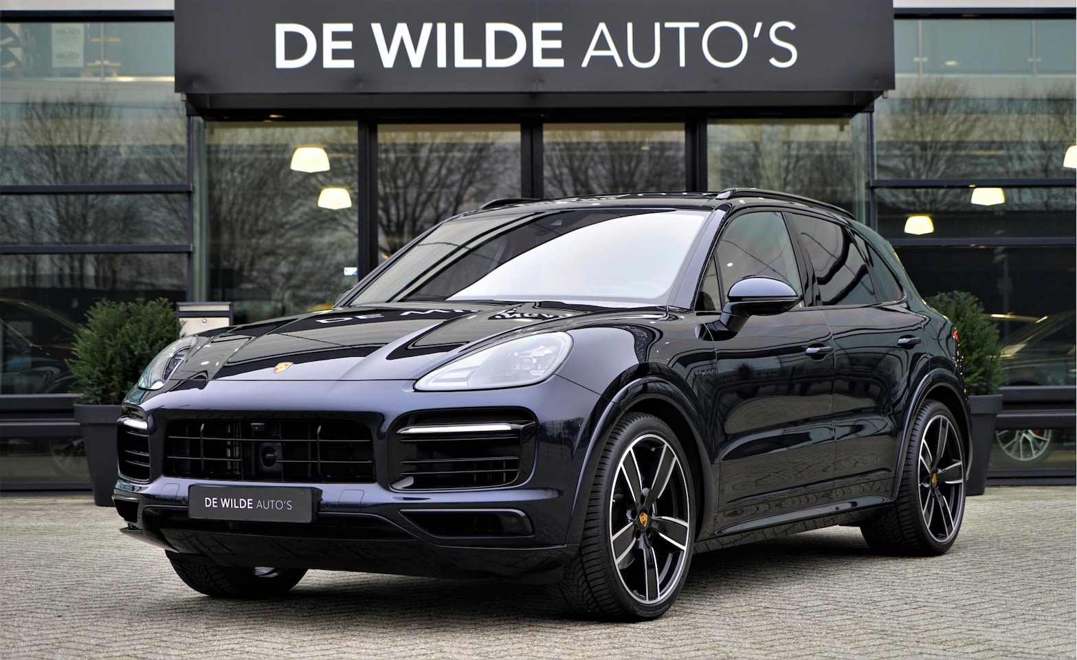 Porsche Cayenne - 3.0 E-Hybrid SportDesign 462pk Pano Head-up Trekhaak Stoelventilatie 18-weg ACC 360-camera - AutoWereld.nl