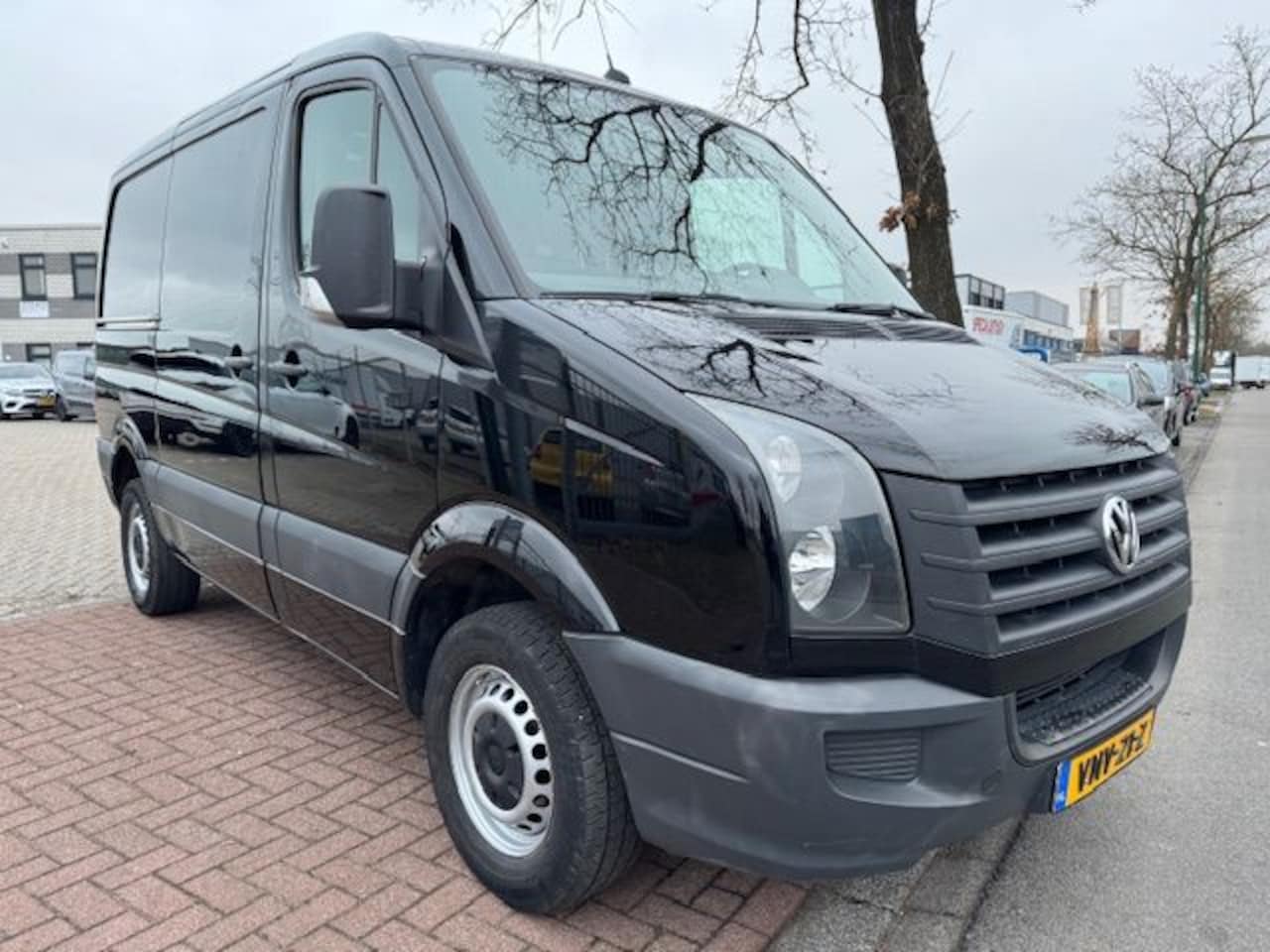 Volkswagen Crafter - 35 2.0 TDI 165pk L1 H1 3Persoons 190.000km Airco,Camera - AutoWereld.nl